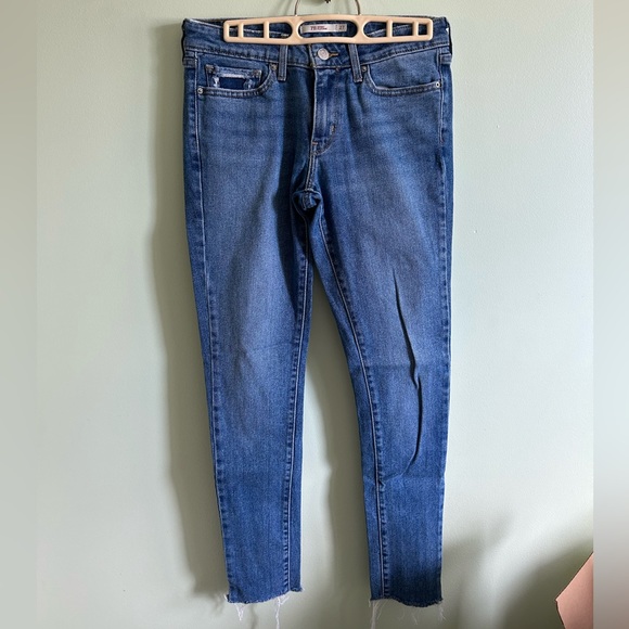 Levi’s 711 Skinny Jean with Distressing, light wash - Picture 4 of 6